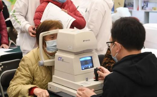 上观新闻：上海探索AI筛查社区慢病管理，哪些症状提示视力被“偷走”？