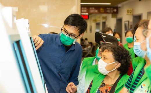 上海静安：假日无休，这群“绿马甲”让患者就医无忧！
