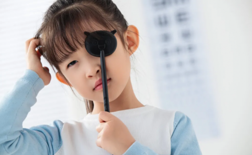 上海静安：孩子视力1.0却看不清字？医生：问题可能出在“双眼合作”上