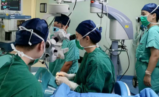 上海静安：脑梗后“歪头看人”困扰多，一场手术让他重新“正视”人生！